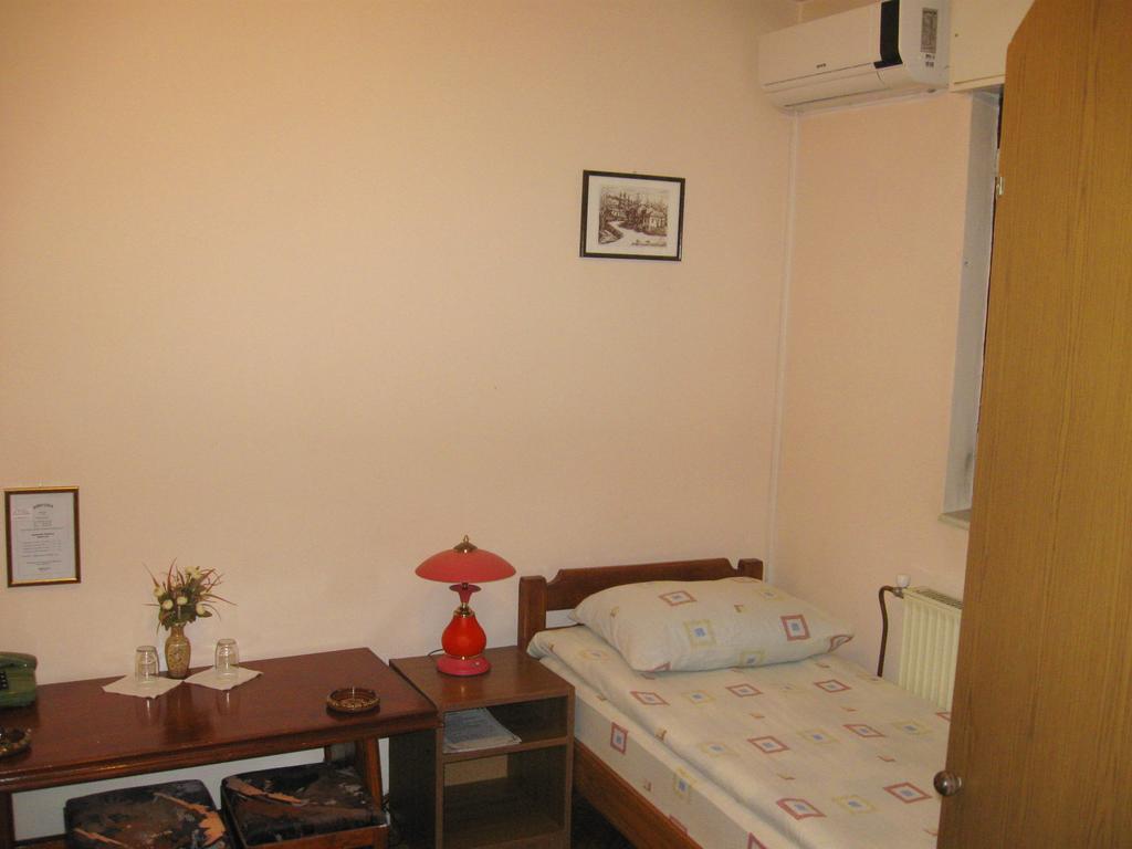 Amfora Rooms Caribrod Dimitrovgrad Cameră foto