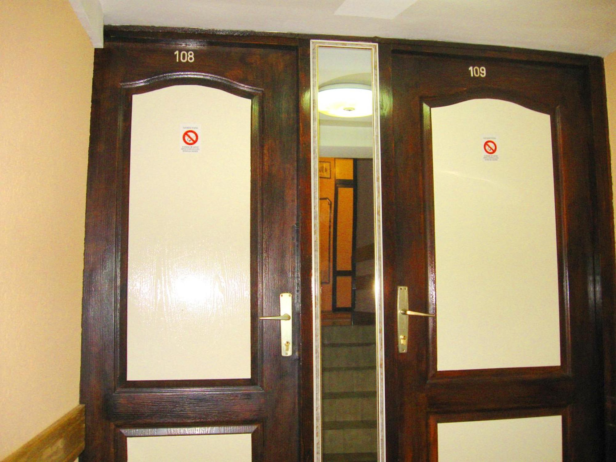Amfora Rooms Caribrod Dimitrovgrad Exterior foto